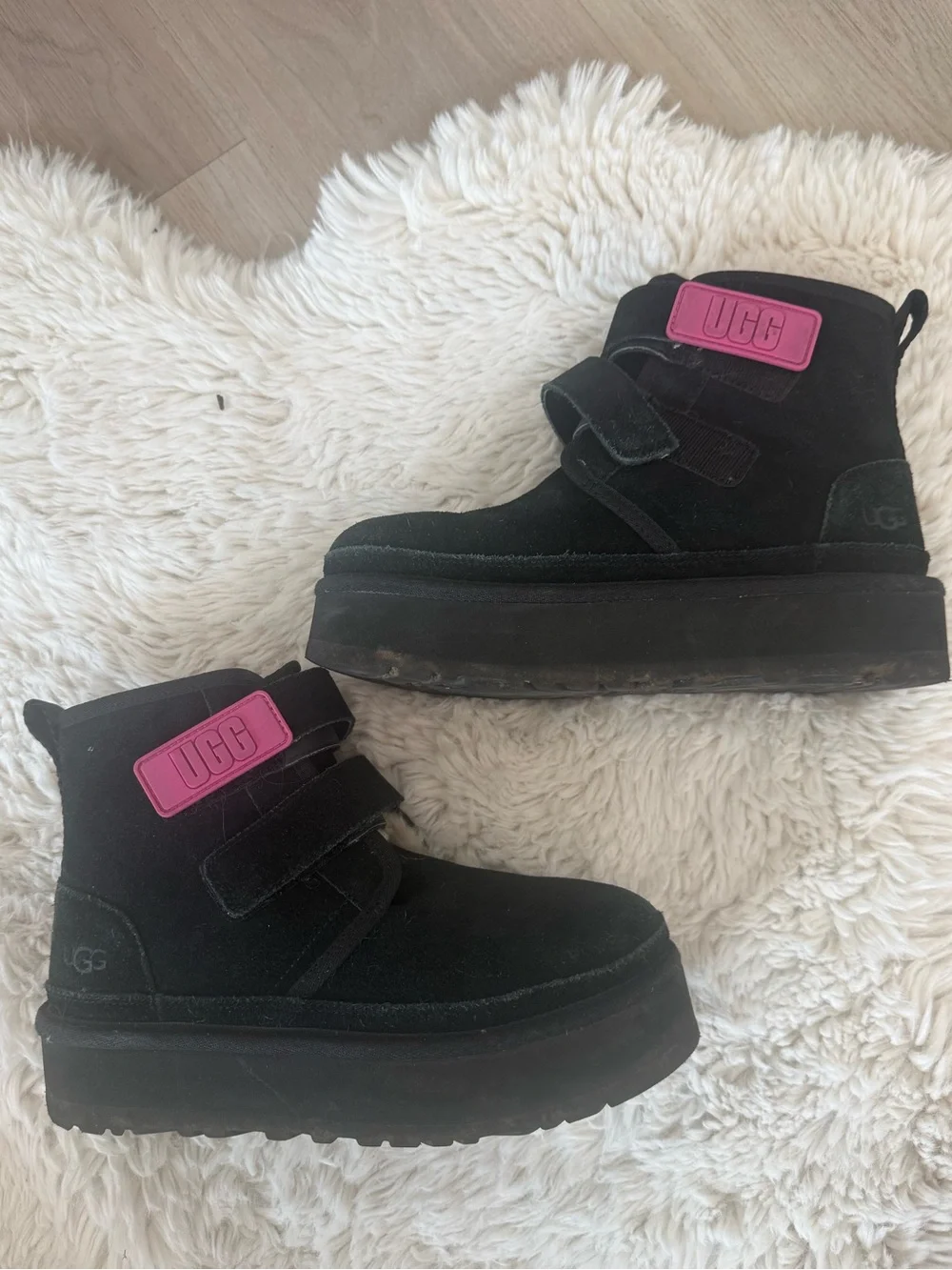 UGG big kids Neumel Platform Black